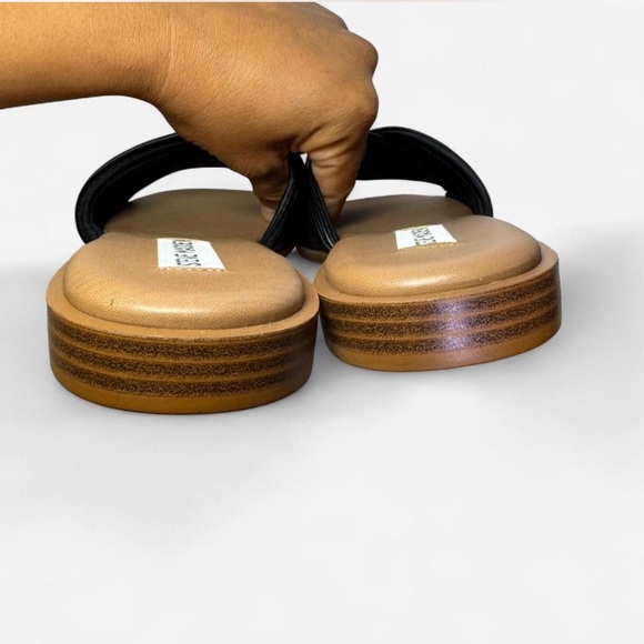 Steve Madden Women's Limitt Textured Slide Flat Sandals Black - Picture 5 of 7